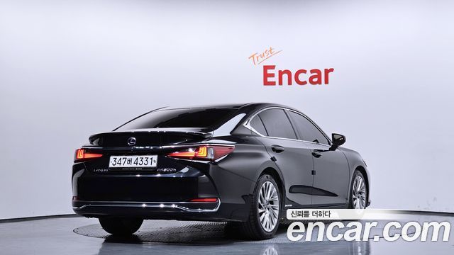 Lexus ES300h (VII) Limited 2019 — фото 2