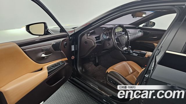Lexus ES300h (VII) Limited 2019 — фото 10