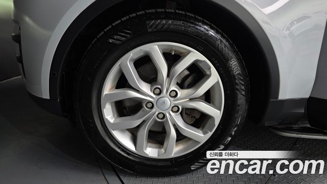 Land Rover Discovery 5 2.0 SD4 SE 2019 — фото 5