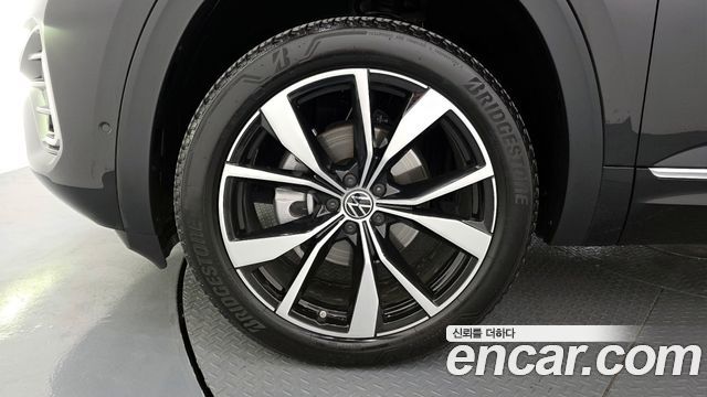 Volkswagen Atlas 2.0 TSI R-LINE 6-Seater 2025 — фото 5