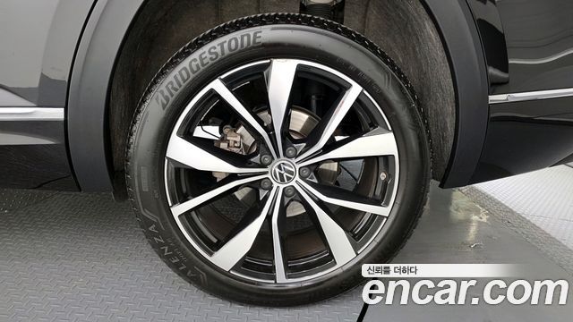 Volkswagen Atlas 2.0 TSI R-LINE 6-Seater 2025 — фото 30