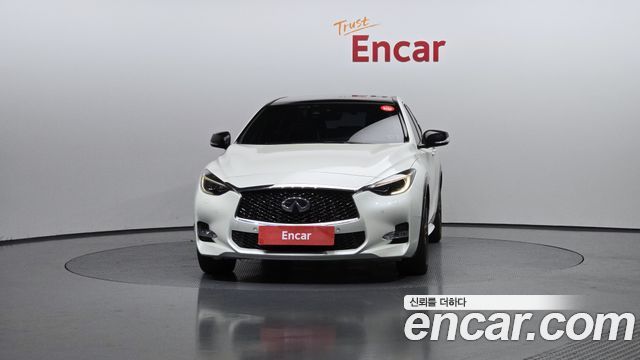 Infiniti Q30 2.0 Premium 2017 — фото 3