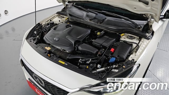 Infiniti Q30 2.0 Premium 2017 — фото 6