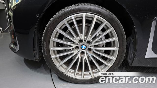 BMW 7 Series (G11) 740Li xDrive Design Pure Excellence 2022 — фото 5