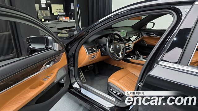 BMW 7 Series (G11) 740Li xDrive Design Pure Excellence 2022 — фото 10