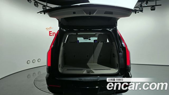 Cadillac Escalade (V) 6.2 Sports Platinum 2025 — фото 17