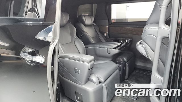 Toyota Alphard (IV) 2.5 HEV Executive AWD 2024 — фото 11