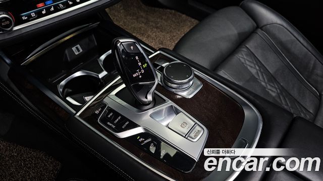 BMW 7 Series (G11) 750Li xDrive Premium 2016 — фото 9