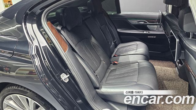 BMW 7 Series (G11) 750Li xDrive Premium 2016 — фото 11