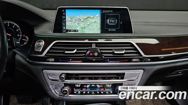 BMW 7 Series (G11) 750Li xDrive Premium 2016 — фото 12