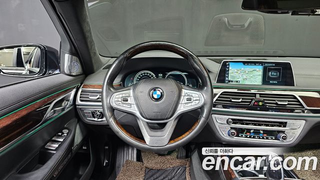 BMW 7 Series (G11) 750Li xDrive Premium 2016 — фото 13