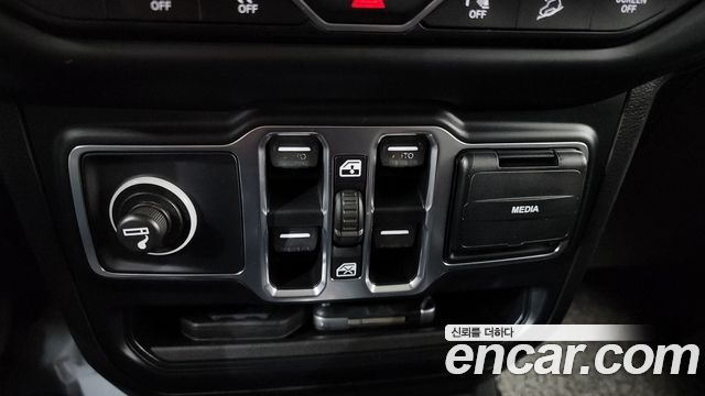 Jeep Wrangler (JL) 2.0 Overland 4Door 2019 — фото 32