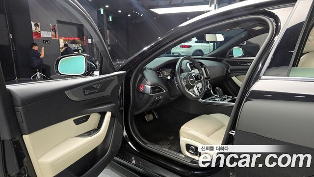 Jaguar XE D180 R-Dynamic S 2020 — фото 10