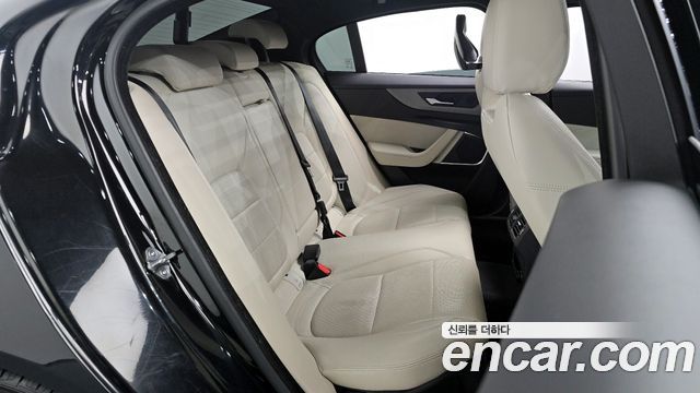 Jaguar XE D180 R-Dynamic S 2020 — фото 16