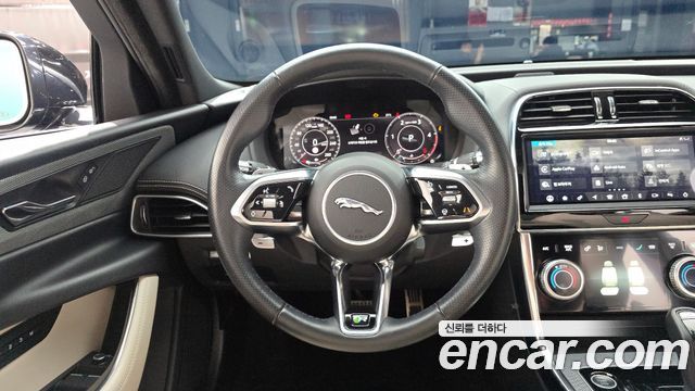 Jaguar XE D180 R-Dynamic S 2020 — фото 17