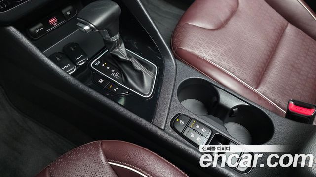Kia Niro 1.6 HEV Signature 2022 — фото 9