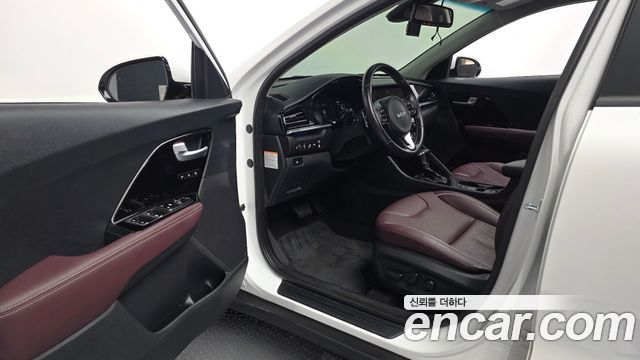 Kia Niro 1.6 HEV Signature 2022 — фото 10
