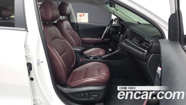 Kia Niro 1.6 HEV Signature 2022 — фото 11