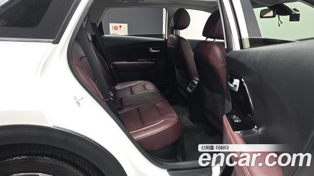 Kia Niro 1.6 HEV Signature 2022 — фото 12