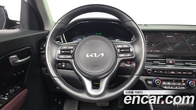 Kia Niro 1.6 HEV Signature 2022 — фото 13