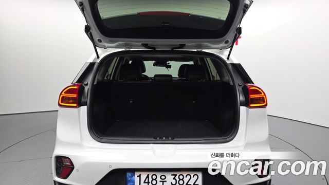 Kia Niro 1.6 HEV Signature 2022 — фото 20