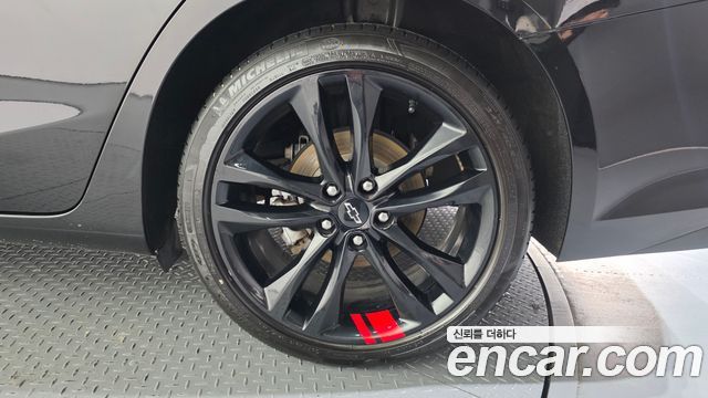 Chevrolet Malibu 2.0 Turbo Redline 2022 — фото 21