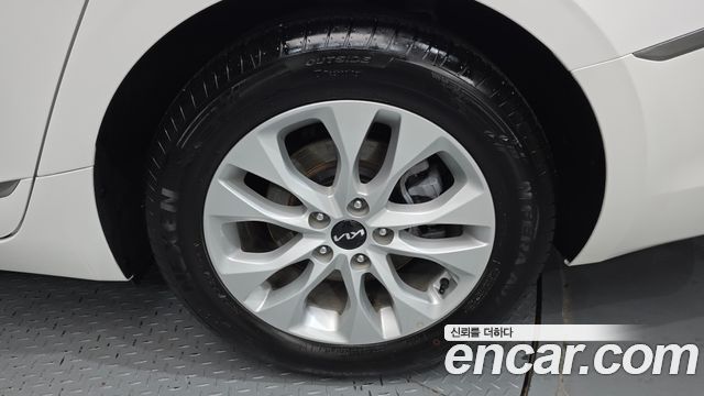 Kia K8 2.5 Gasoline 2WD Noblesse 2023 — фото 21
