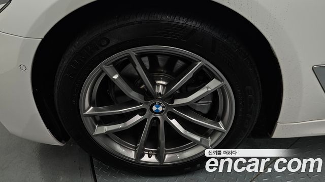 BMW 5 Series (G30) 520d xDrive M Sport Package Plus 2020 — фото 5