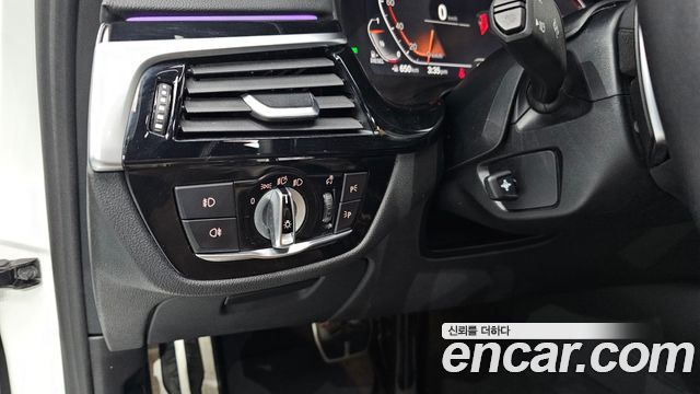 BMW 5 Series (G30) 520d xDrive M Sport Package Plus 2020 — фото 19