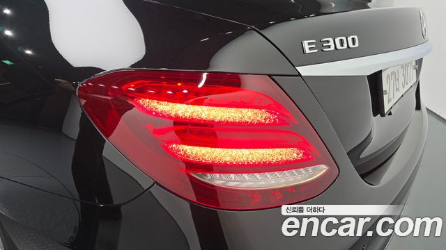 Mercedes-Benz E-Class (W213) E300 4MATIC Exclusive 2019 — фото 23