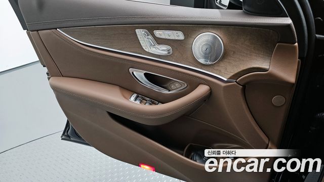 Mercedes-Benz E-Class (W213) E300 4MATIC Exclusive 2019 — фото 24