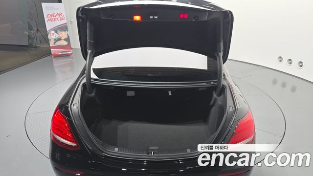 Mercedes-Benz E-Class (W213) E300 4MATIC Exclusive 2019 — фото 31