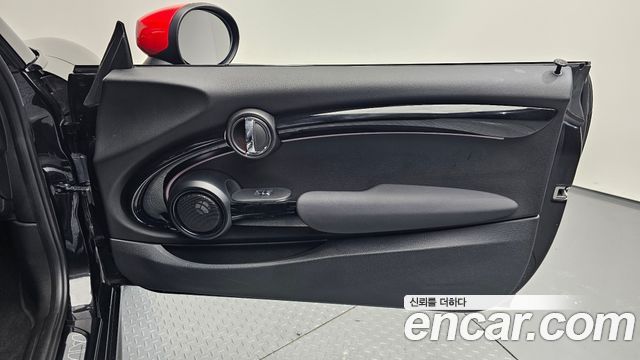 MINI Cooper S JCW Pat Moss Edition 3rd 2023 — фото 25