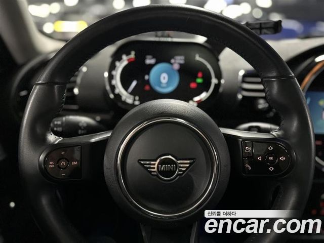 MINI Cooper Clubman Classic Plus 2nd 2022 — фото 7