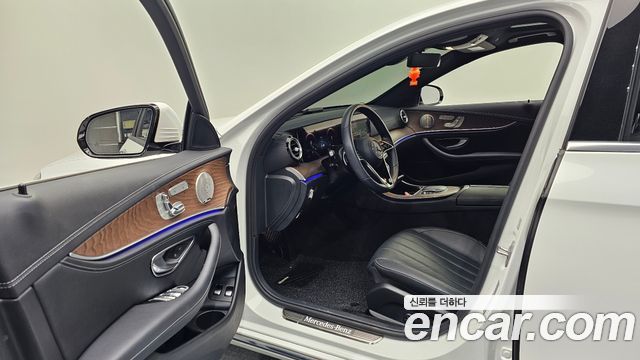 Mercedes-Benz E-Class (W213) E300e 4MATIC Exclusive 2023 — фото 10
