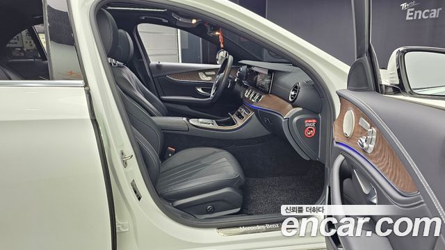 Mercedes-Benz E-Class (W213) E300e 4MATIC Exclusive 2023 — фото 11