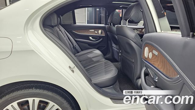 Mercedes-Benz E-Class (W213) E300e 4MATIC Exclusive 2023 — фото 12