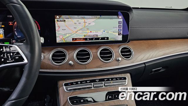 Mercedes-Benz E-Class (W213) E300e 4MATIC Exclusive 2023 — фото 14