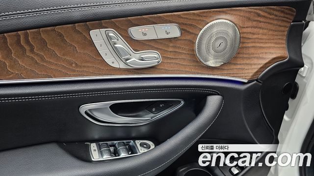 Mercedes-Benz E-Class (W213) E300e 4MATIC Exclusive 2023 — фото 17
