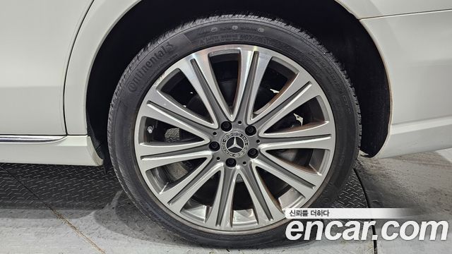 Mercedes-Benz E-Class (W213) E300e 4MATIC Exclusive 2023 — фото 21