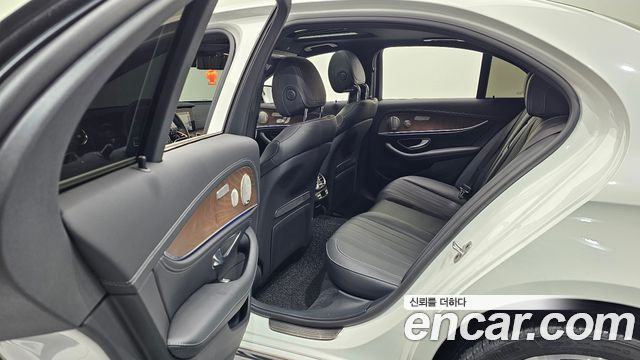 Mercedes-Benz E-Class (W213) E300e 4MATIC Exclusive 2023 — фото 26
