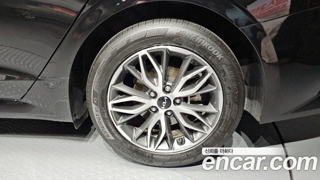 Kia K5 (III) 2.0 Noblesse 2023 — фото 21