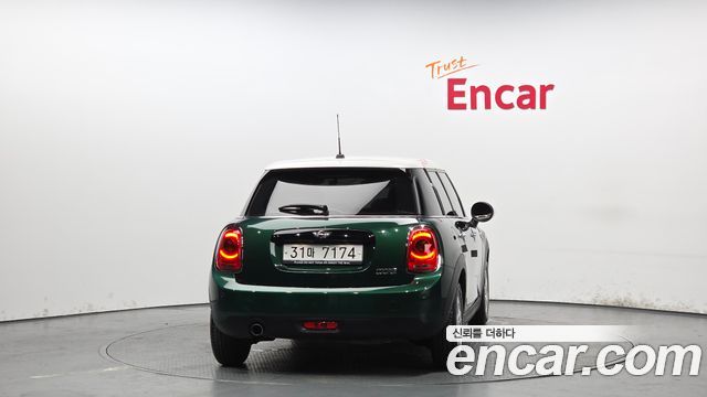 MINI Cooper 5Door Standard 3rd 2018 — фото 4