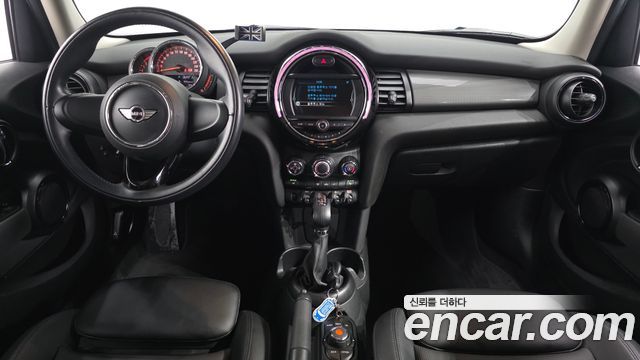 MINI Cooper 5Door Standard 3rd 2018 — фото 7