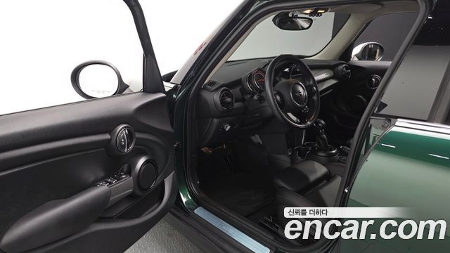 MINI Cooper 5Door Standard 3rd 2018 — фото 10