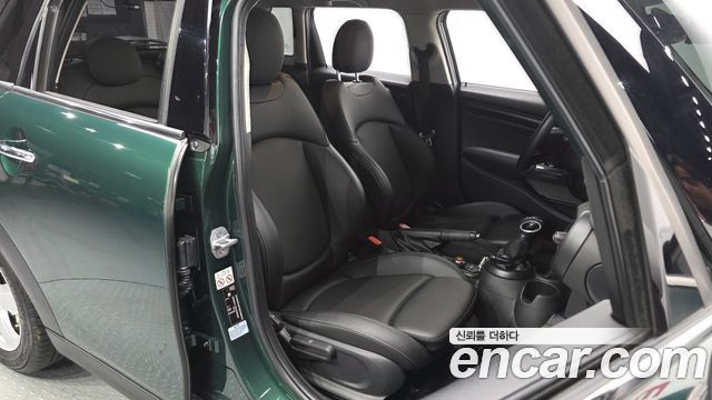 MINI Cooper 5Door Standard 3rd 2018 — фото 12