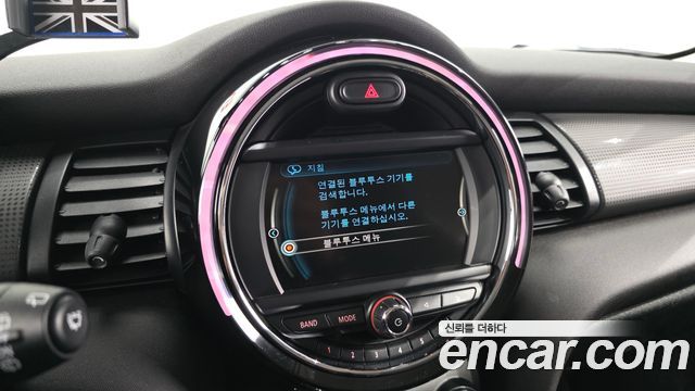 MINI Cooper 5Door Standard 3rd 2018 — фото 15