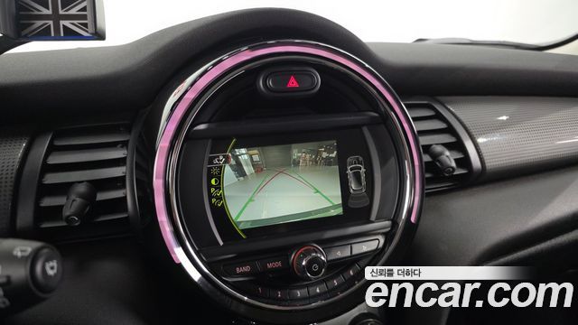 MINI Cooper 5Door Standard 3rd 2018 — фото 16