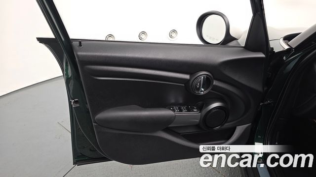 MINI Cooper 5Door Standard 3rd 2018 — фото 24