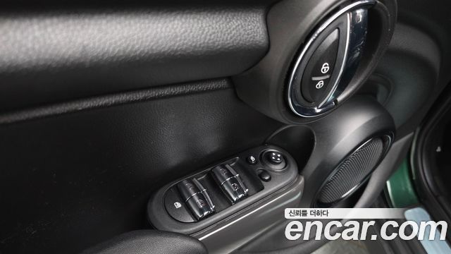 MINI Cooper 5Door Standard 3rd 2018 — фото 27